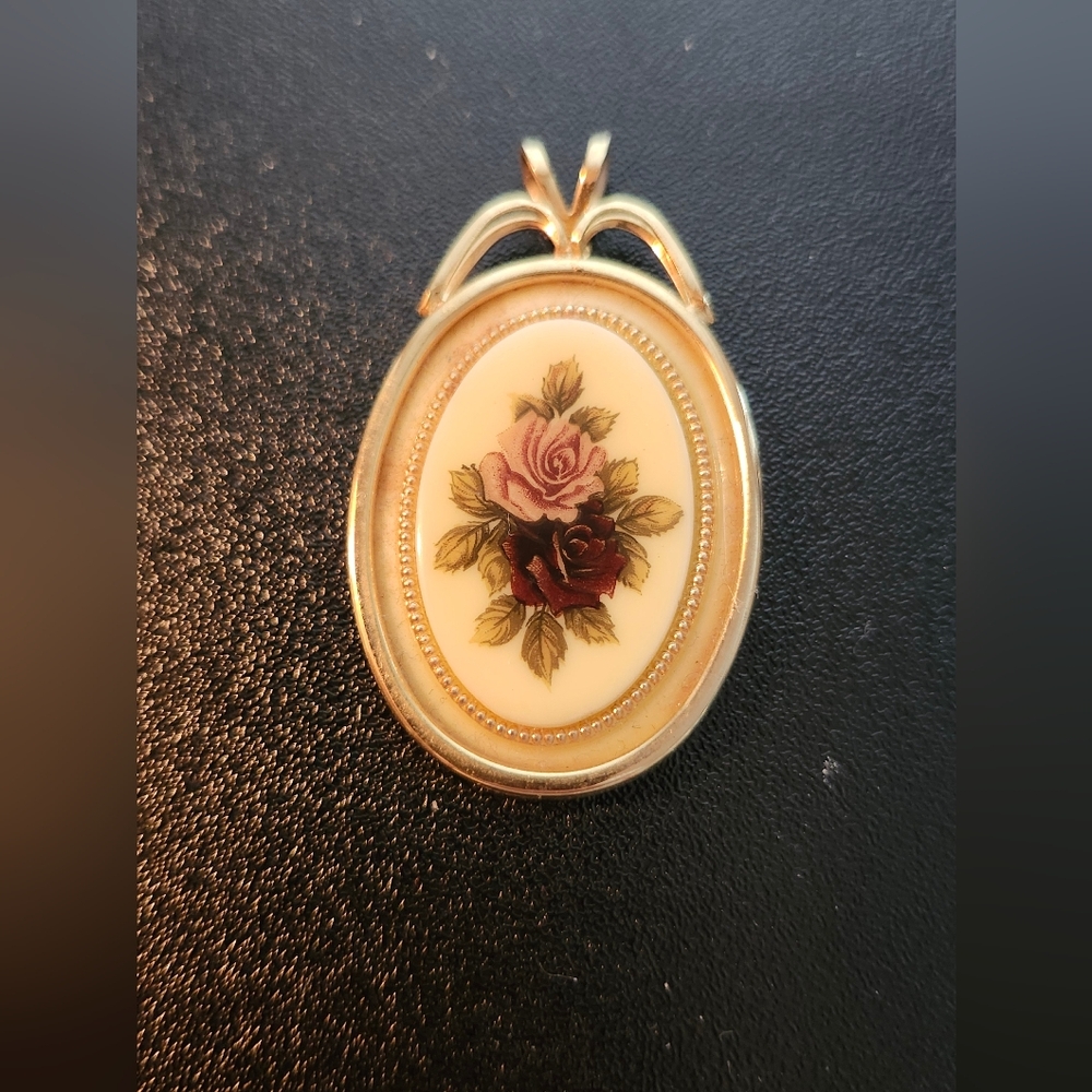 Vintage Gold Floral Pendant Necklace